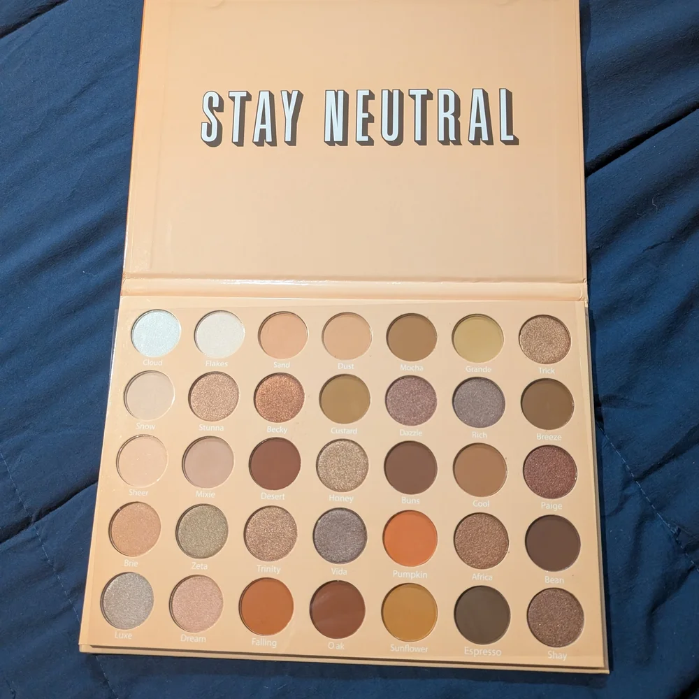 Lurella Stay Neutral Eyeshadow Palette‎